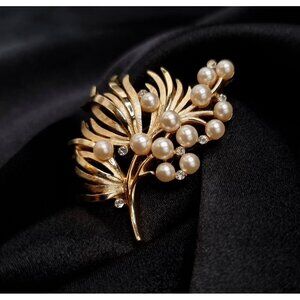 Vintage 1960's TRIFARI Gold-Tone Brooch With Faux Pearls & Rhinestones